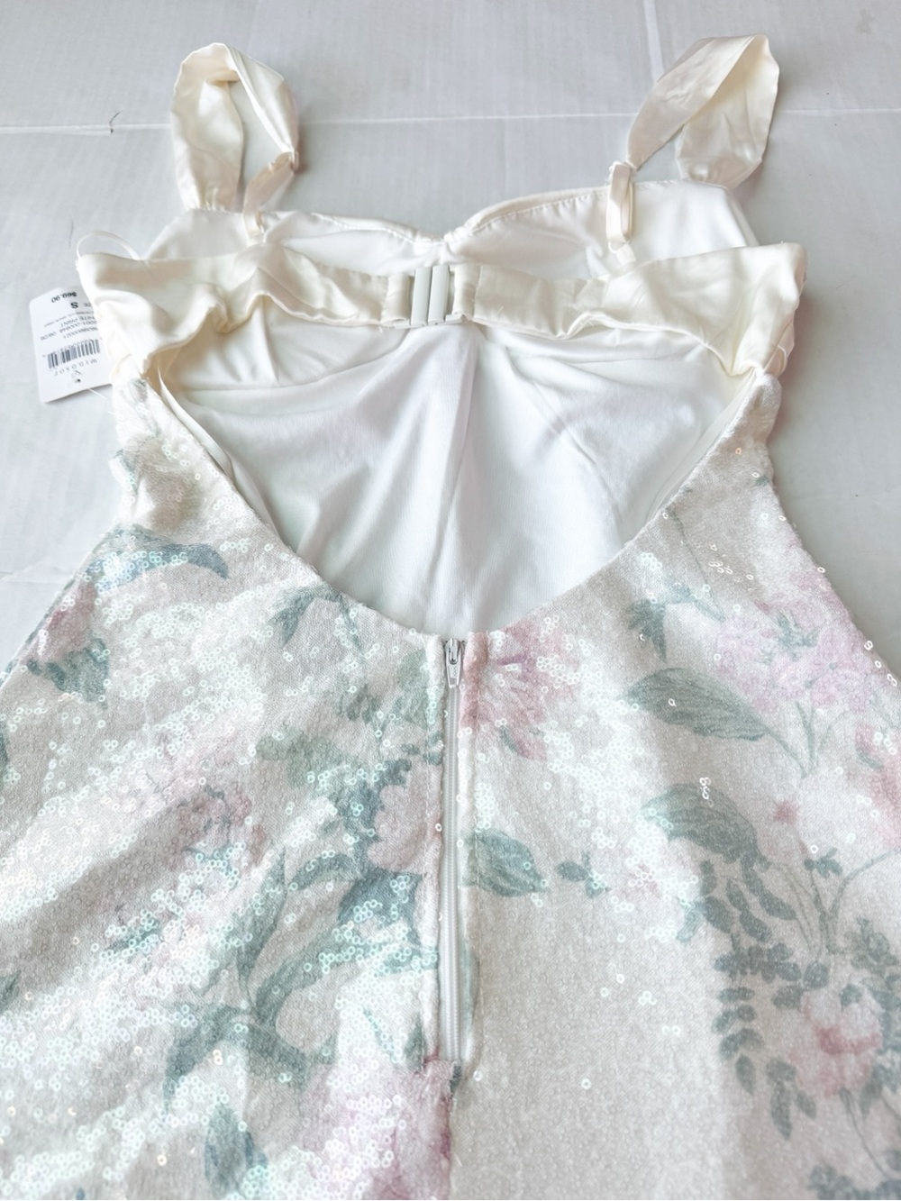 Windsor New Krissy Floral Sequin Mini Dress in White Sequin Print Size S NWT - Picture 11 of 16
